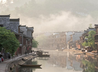 暑假武汉到凤凰古城旅游-湘西画卷 沱江慢寻-火车4天